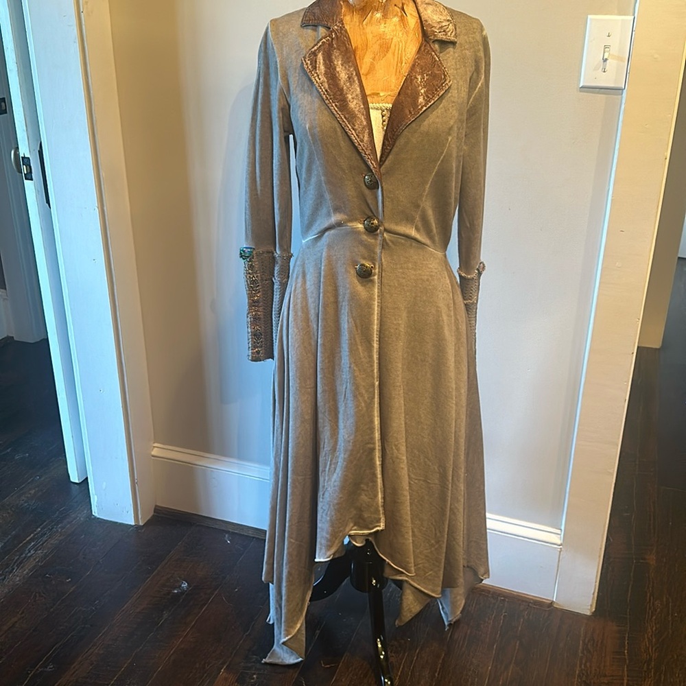 Long duster with uneven hem. Gorgeous.